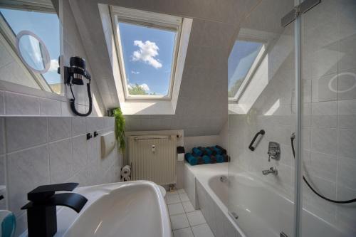 Foto DresdenStay 3 Schlafzimmer 2 Bäder Balkon Kamin PS4 3
