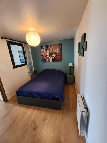 Ένα ή περισσότερα κρεβάτια σε δωμάτιο στο Appartement indépendant dans maison au calme