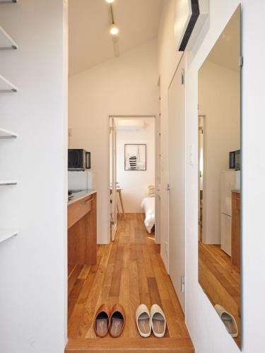 a hallway with pairs of shoes on the floor at Spacious House for 2people 7min Ohanajaya Sta 14min Skytree 19min Asakusa 20min Ueno Comfortable Stay Tokyo HANACHO お花茶屋 ゆったり2名 Gato Ohanajaya in Tokyo