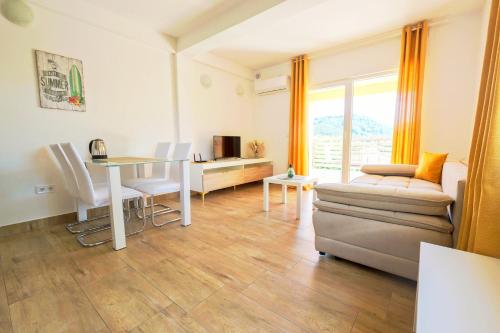 Apartments Chilla ***