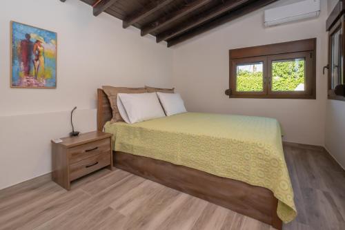 Ένα ή περισσότερα κρεβάτια σε δωμάτιο στο Zogia Luxury Villa