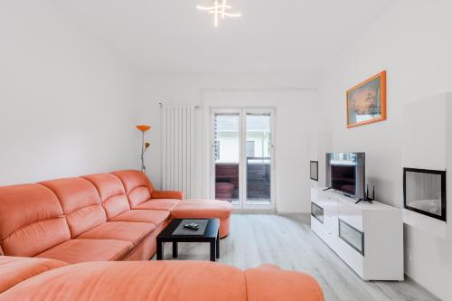 Μια τηλεόραση ή/και κέντρο ψυχαγωγίας στο Apartment Stella with Two Bedrooms & Free Parking Spot