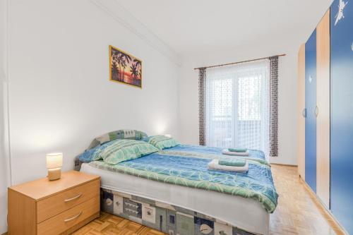 Ένα ή περισσότερα κρεβάτια σε δωμάτιο στο Apartment Stella with Two Bedrooms & Free Parking Spot