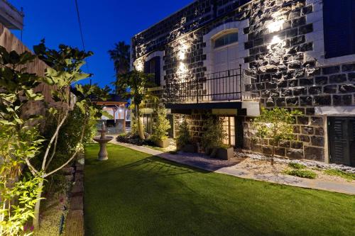 Κήπος έξω από το Oasis Palace