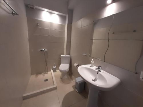 Bilik mandi di Sea View Luxury Apartments Palase Dhermi