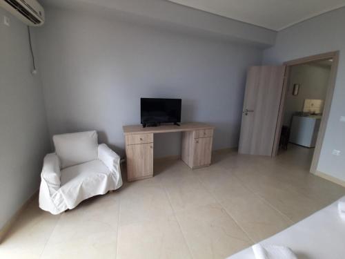 Televisyen dan/atau pusat hiburan di Sea View Luxury Apartments Palase Dhermi