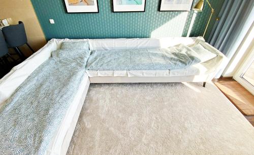 a large bed in a bedroom with a rug at Papiniidu Apartments in Pärnu