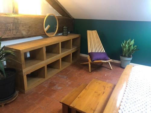 a room with a bench and a mirror and a chair at Soirée privée in Alès