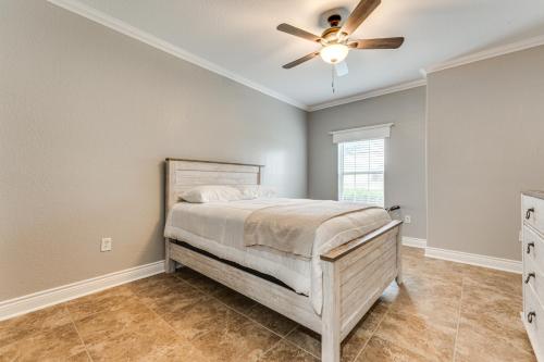 1 Mi From Lake Pet-Friendly Del Rio Gemにあるベッド