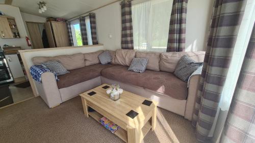 Gallery image of Fabulous 3 bedroom pet friendly, Static Caravan at Hoburne Devon Bay in Goodrington