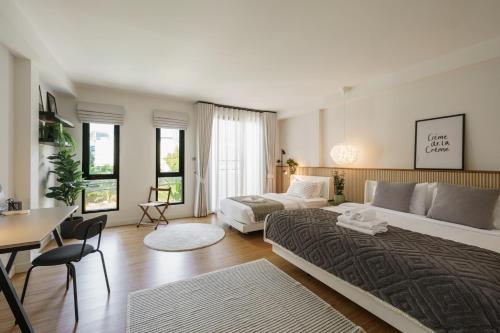 Voodi või voodid majutusasutuse Stylish Modern 4BR Villa, 12pax, 200m BTS PhraKhanong, SKV 69, 10min ThongLo, Ekamai toas