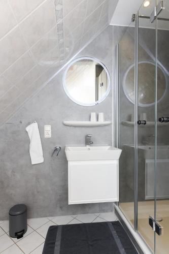 a bathroom with a sink and a mirror at Haus Strandlooper in Neuharlingersiel