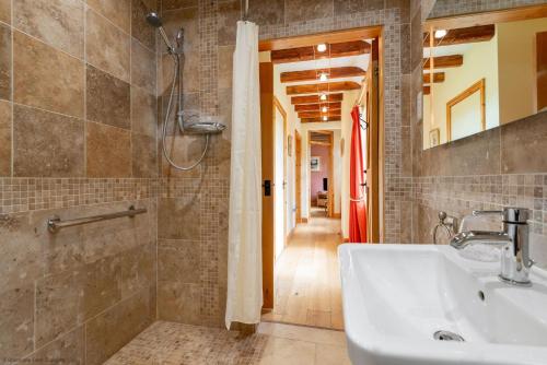 Bilik mandi di Foldyard 2 bedrooms
