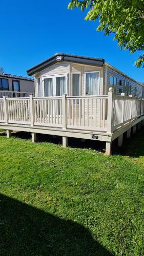 Gallery image of Fabulous 3 bedroom pet friendly, Static Caravan at Hoburne Devon Bay in Goodrington