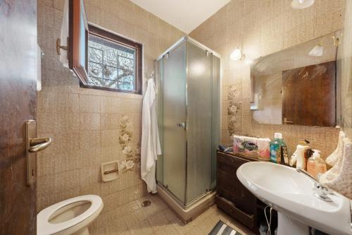 a bathroom with a toilet and a sink and a shower at Casa Paola in Moneglia