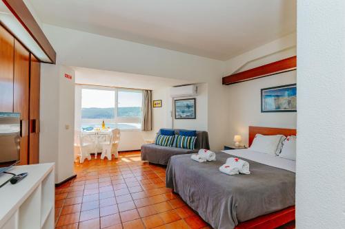 Rent4rest - Sesimbra Ocean View Studio