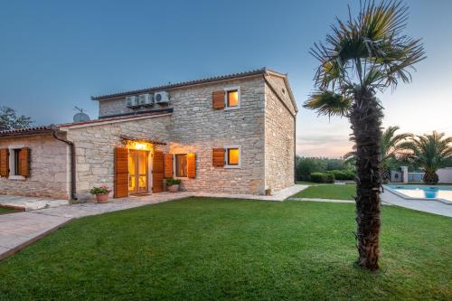 Villa Orada for 6 people with private pool & only 2,5 km from the beach