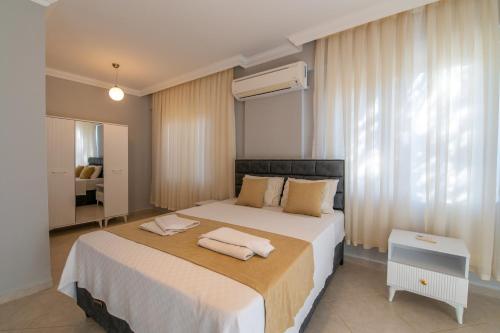 A bed or beds in a room at Hanel Life Royal Villas 7 Aqualettings