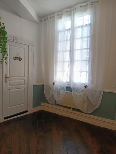 Postel nebo postele na pokoji v ubytování Le Liberté appartement privatif