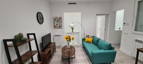 Seasonal Living Cozy Stay