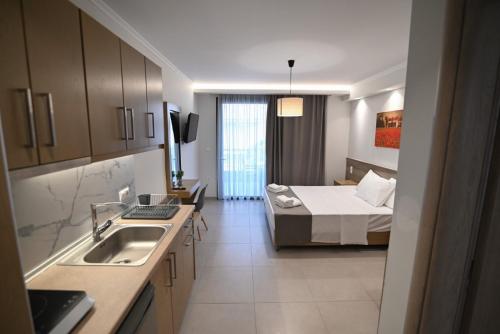 a kitchen with a sink and a bed in a room at SKYLINE Fine Living in Nei Poroi