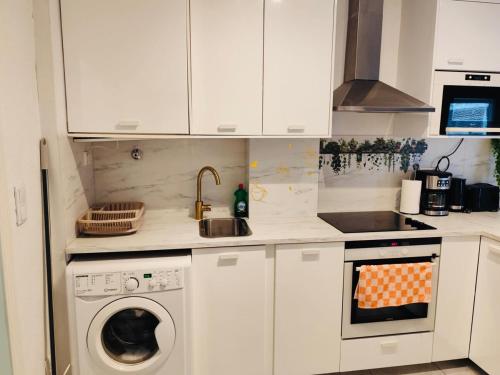 Una cocina o kitchenette en Apartment close to the beach