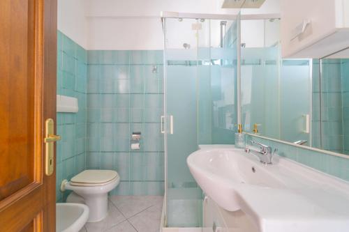 a bathroom with a sink and a toilet at casa illaria in Olbia