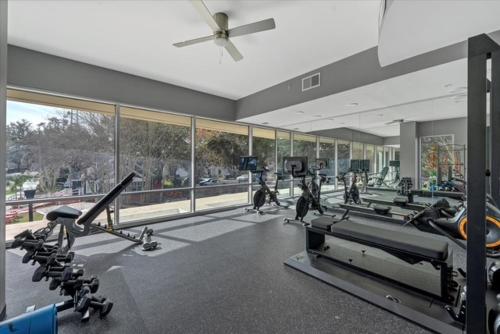 4Bedroom/ 2bath 2100sq ft Thorton Park Master Suite photo 62