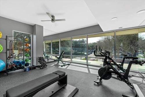 4Bedroom/ 2bath 2100sq ft Thorton Park Master Suite photo 72