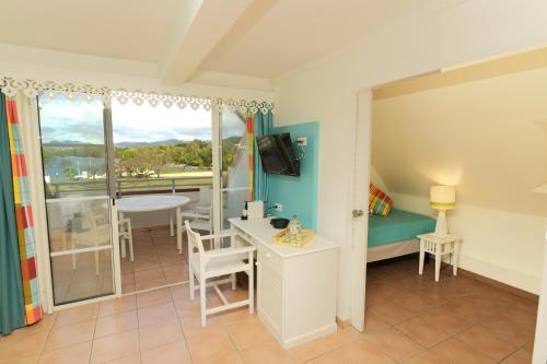 Postel nebo postele na pokoji v ubytování 2 Pièces Premium avec terrasse vue mer Résidence Pierre et Vacances