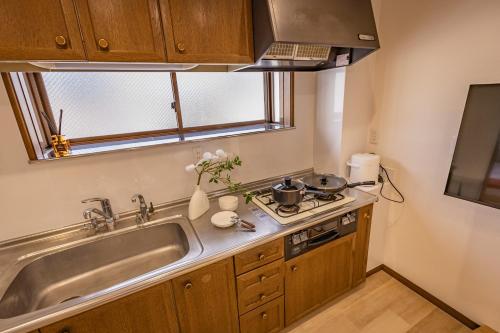 Near Shinjuku 2-Story Family & Group-Friendly Home 5 Bedrooms, Fits 14 Guests