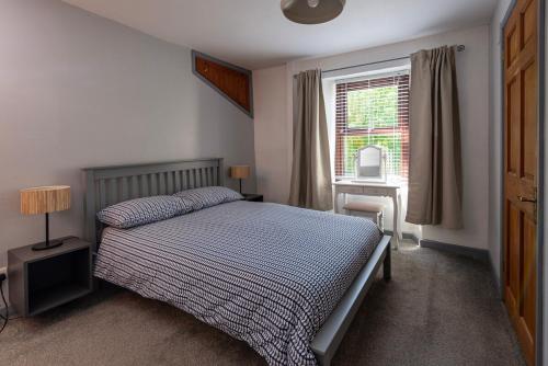 Postel nebo postele na pokoji v ubytování Bannsvale Farmhouse, Mount Hawke, Cornwall,