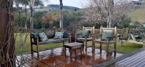 a group of benches sitting on top of a deck at Cappio Pousada e Lazer in Bento Gonçalves