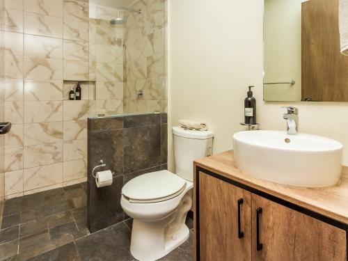 Bilik mandi di Ihost Chapultepec