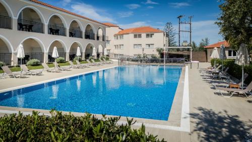a large swimming pool in front of a building at Hotel Varres in Zakynthos Town