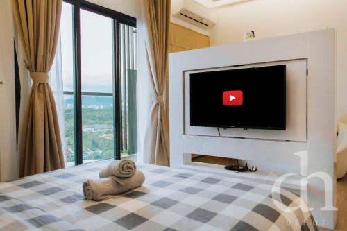 TV a/nebo společenská místnost v ubytování Symphony Tower I Menara Simfoni by Dehoz Suites