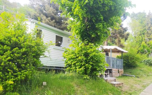 Spacieux et Cosy Mobil-Home pour 6 à 25min de St Etienne et Annonay au sein d'un charmant Camping