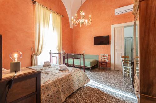 Postel nebo postele na pokoji v ubytování Palazzo Dante - Salento Reservation