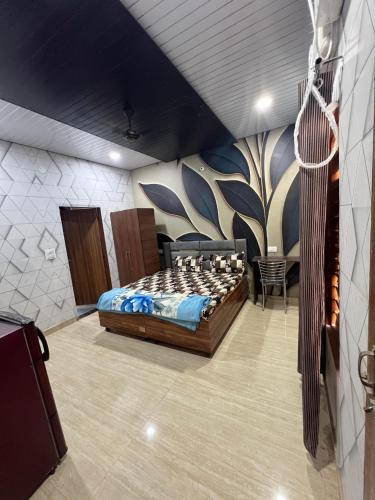 a bedroom with a large bed in a room at Lovish apartment in Jāmb