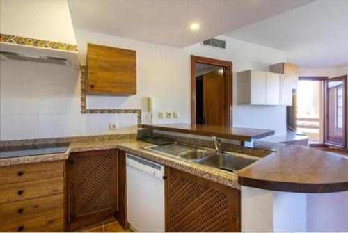 Stylish penthouse with private panoramic rooftop terrace photo 6