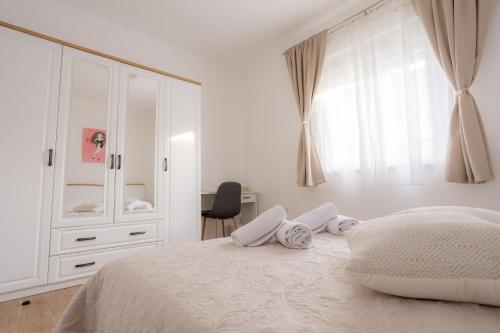 Postel nebo postele na pokoji v ubytování Apartman "Matkovi dvori" Blace