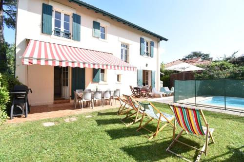 Hossegor Charmante villa avec piscine, jardin et dépendance pour 15 personnes.
