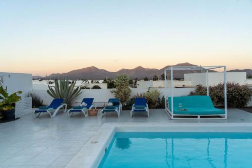 The swimming pool at or close to Villa Perla Blanca