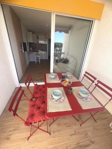 Couchant Cosy studio, terrasse couverte face à la mer, clim, parking, wifi