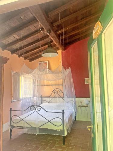a bedroom with a bed with a mosquito net at Casa Valle Verde in Brugnato