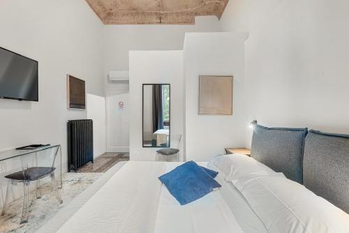 Three Rooms D'AZEGLIO 12