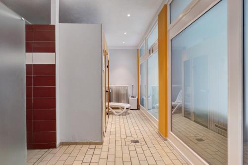 an empty hallway with a door to a bathroom at Schwarzwaldliebe mit Pool, Sauna in Schonwald im Schwarzwald