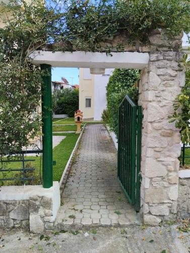 Spacious apartment Nantia's apartment