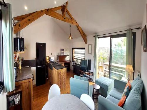 Charmante maison-chalet, vélos et jacuzzi