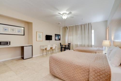 Postel nebo postele na pokoji v ubytování James Hotel